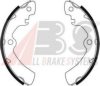 SUZUK 5220070820 Brake Shoe Set